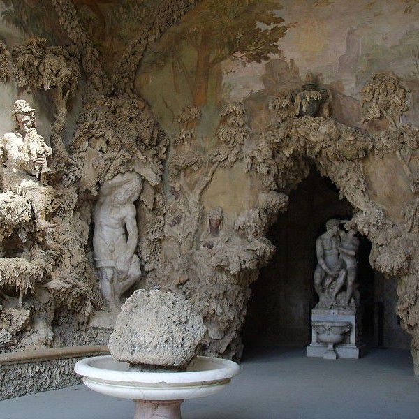 First chamber of Buontalenti Grotto, Florence