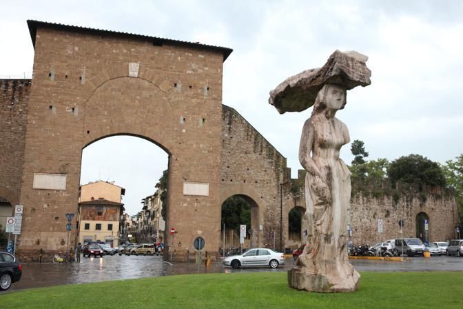 Dietro-Front: Michelangelo Pistoletto's Statue in Porta Romana